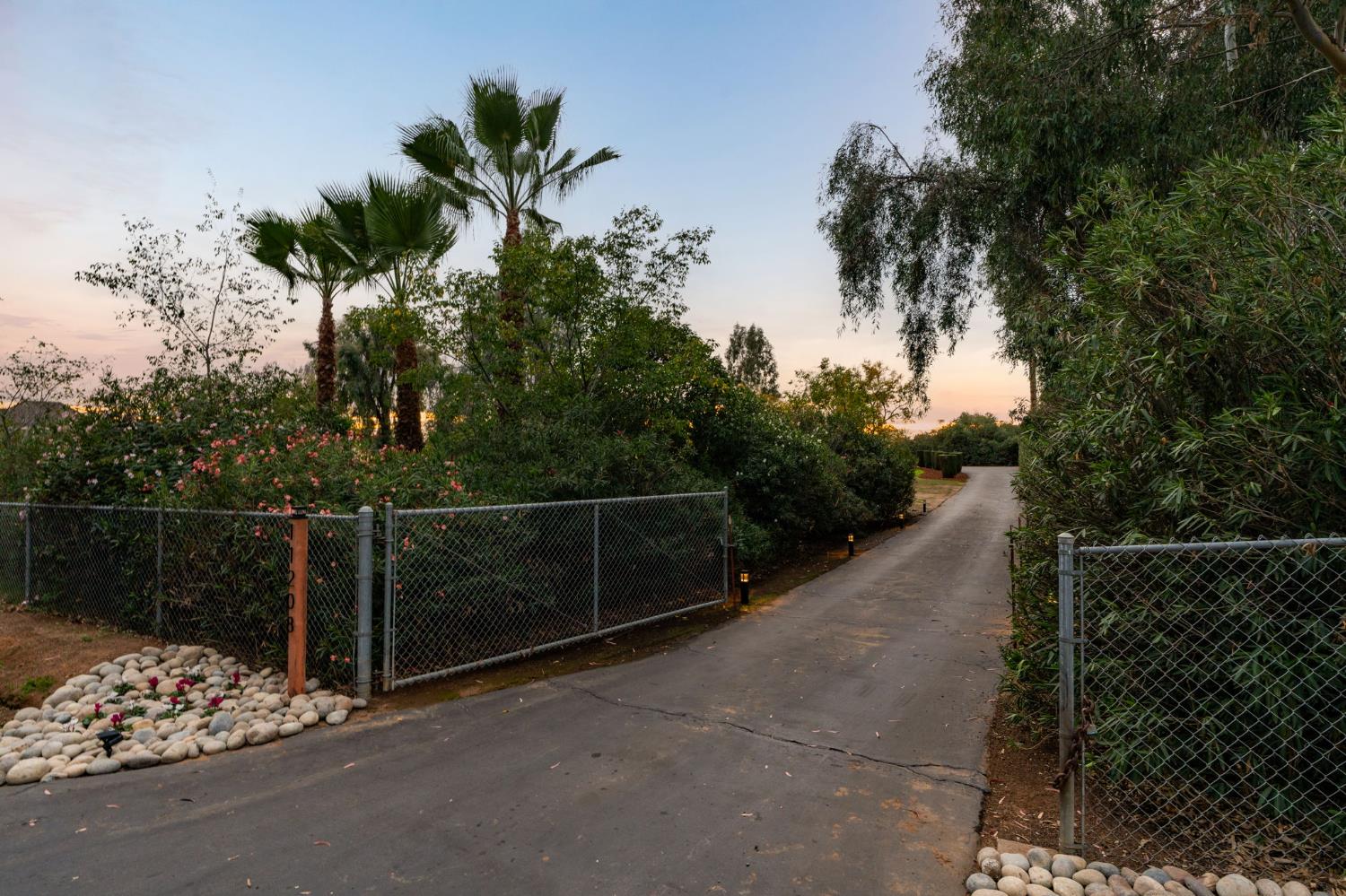 11208 N Fowler Ave, Clovis, CA 93619