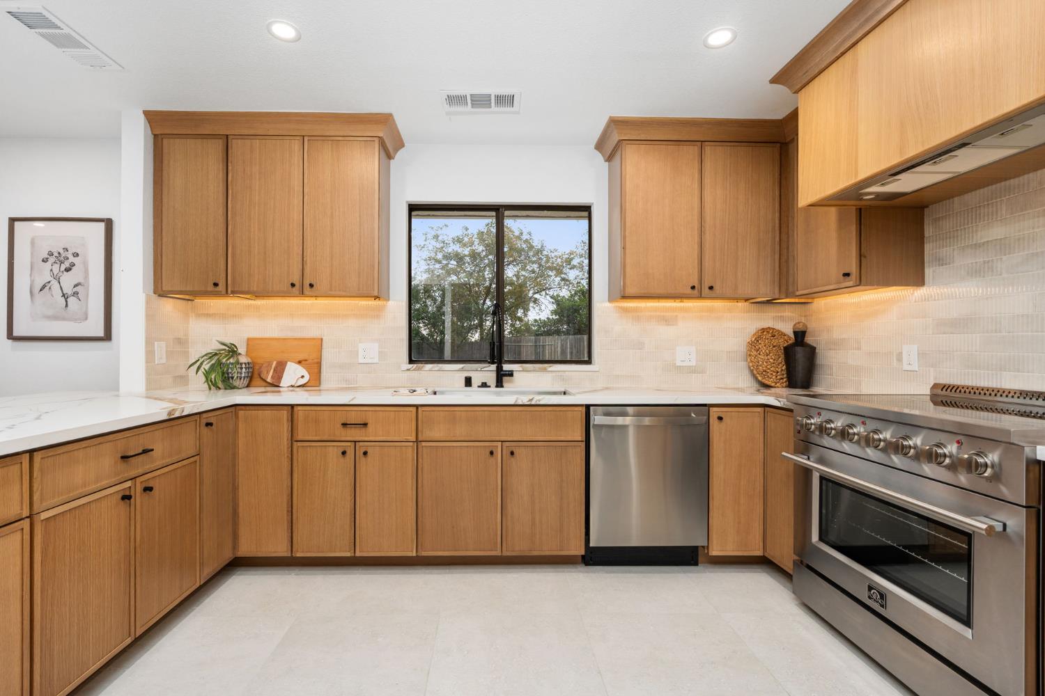 11208 N Fowler Ave, Clovis, CA 93619