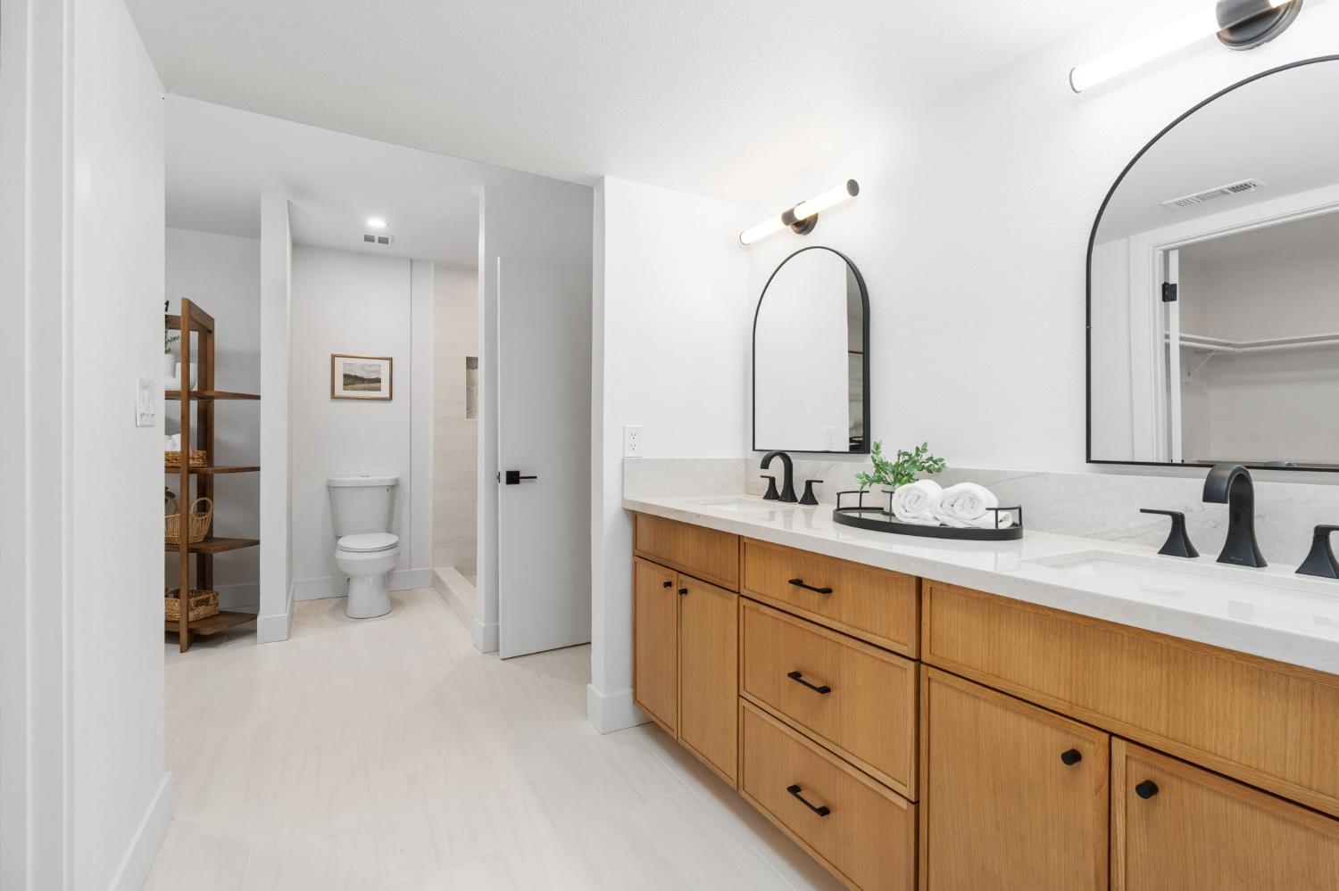 11208 N Fowler Ave, Clovis, CA 93619