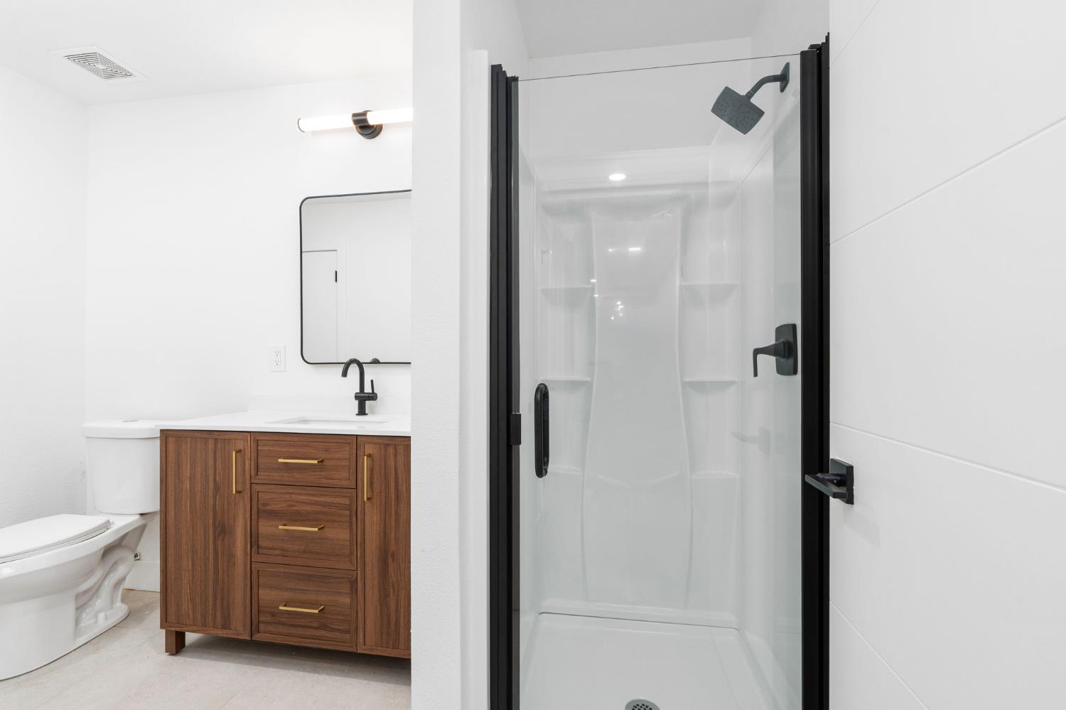 11208 N Fowler Ave, Clovis, CA 93619