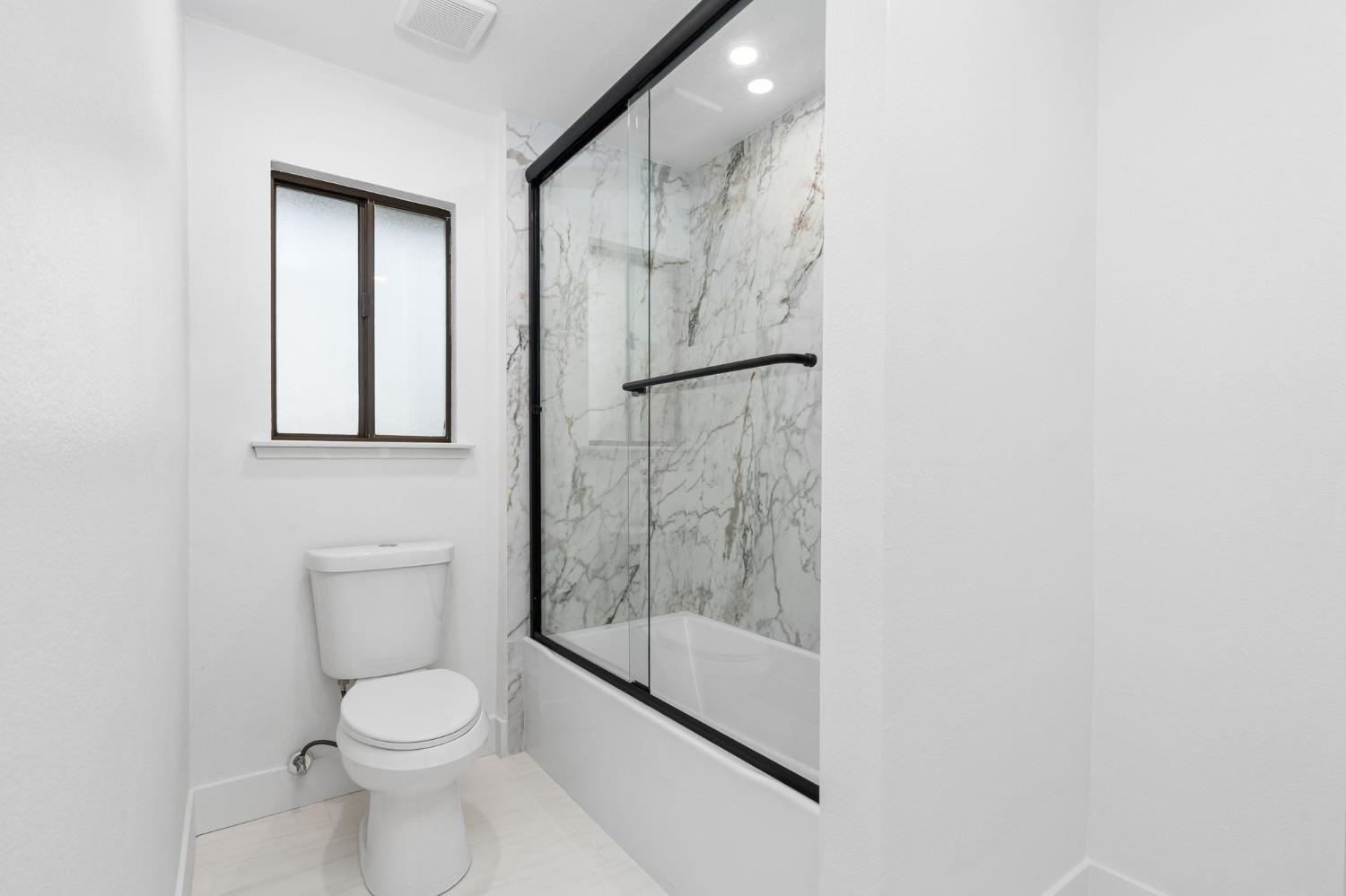 11208 N Fowler Ave, Clovis, CA 93619