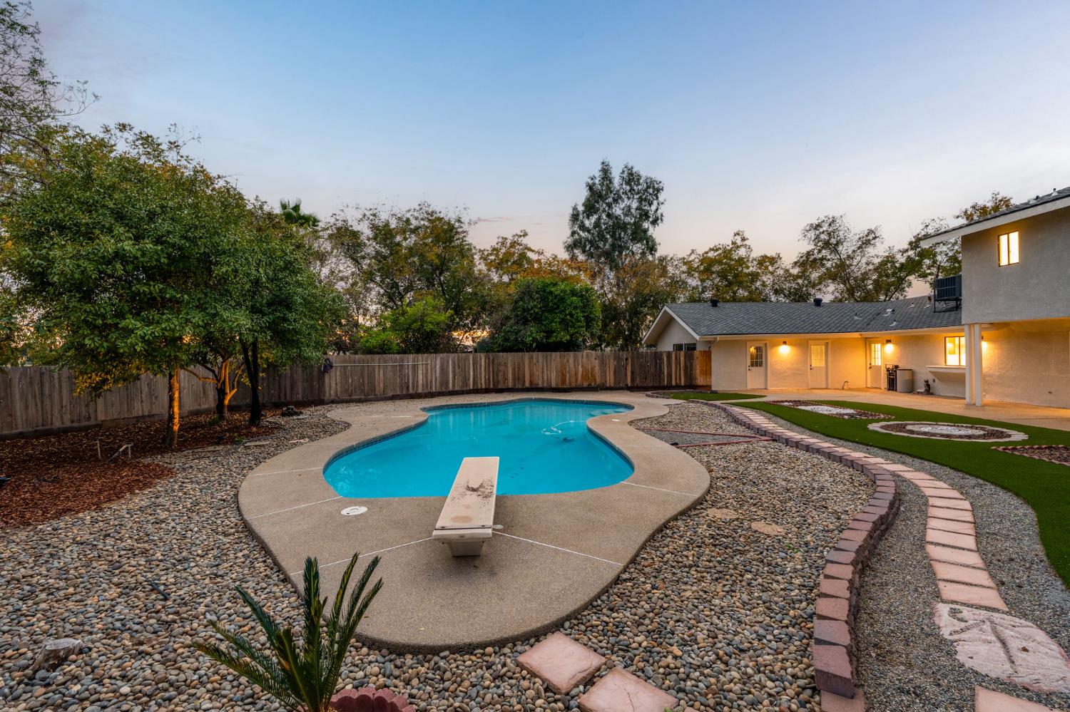 11208 N Fowler Ave, Clovis, CA 93619