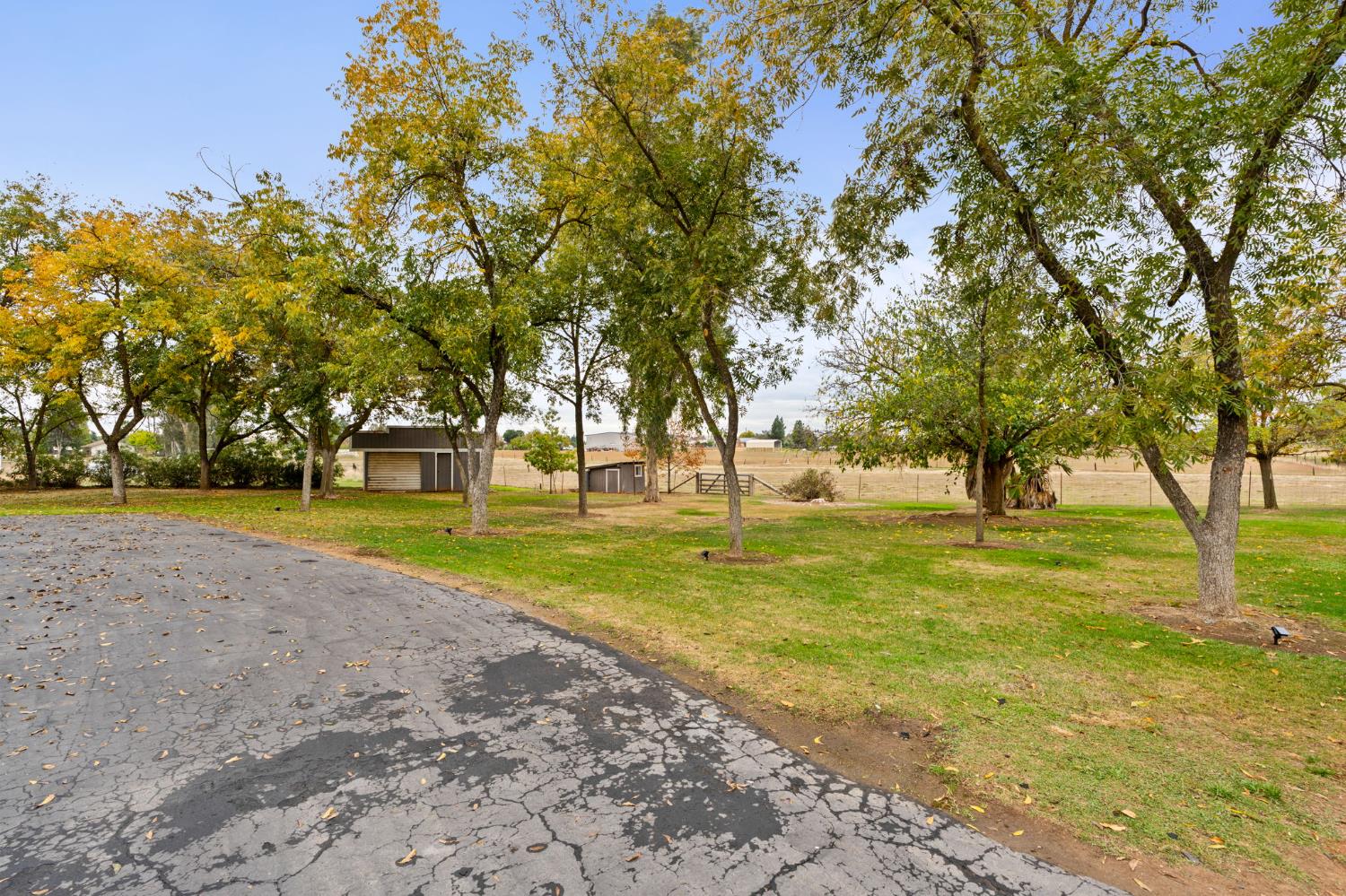 11208 N Fowler Ave, Clovis, CA 93619