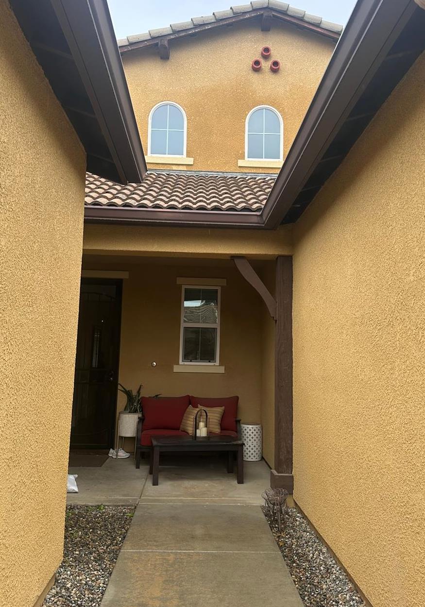 1047 Maine Ave, Clovis, CA 93619