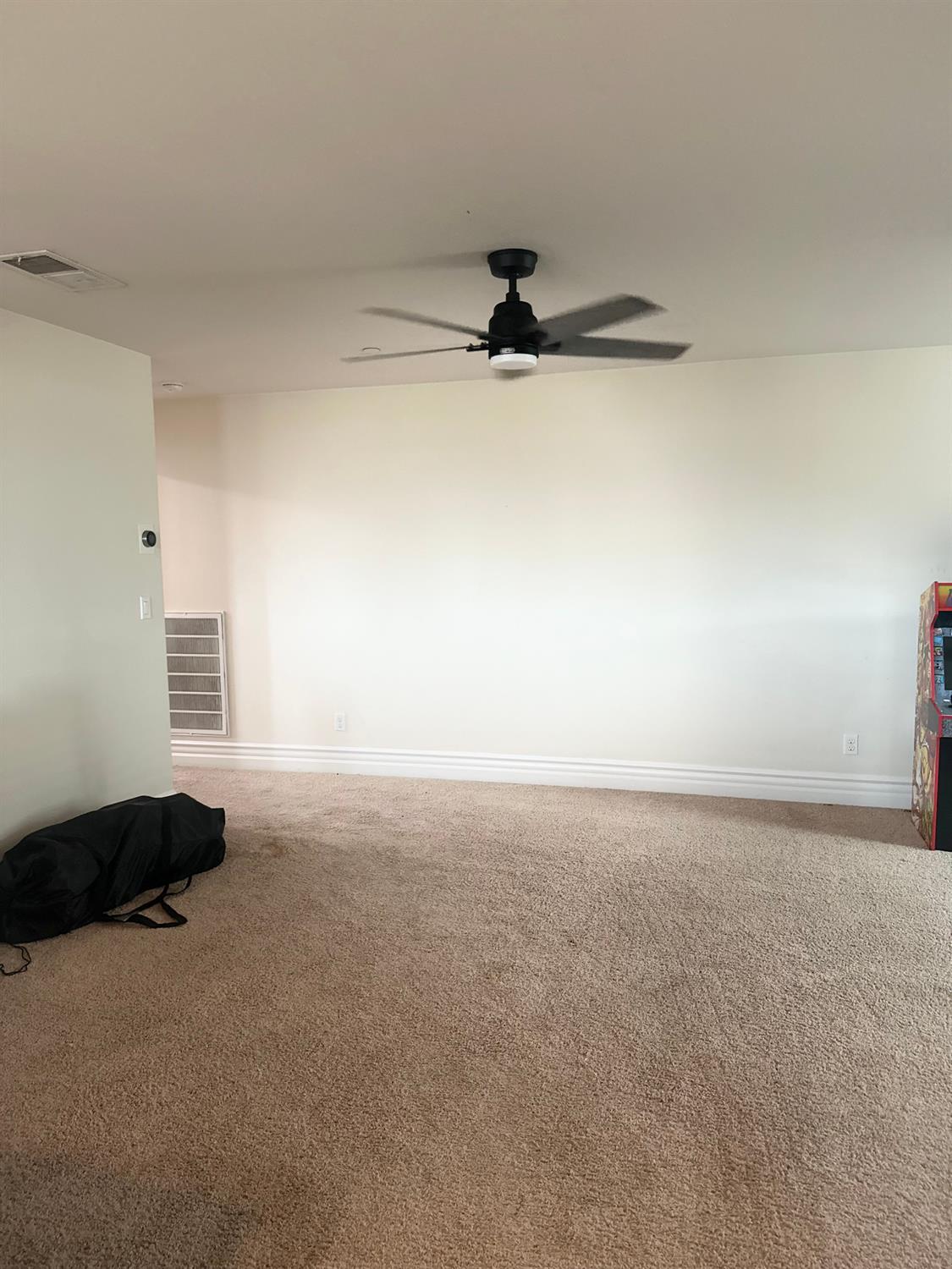 1047 Maine Ave, Clovis, CA 93619