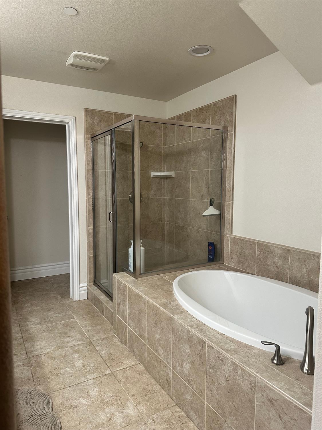 1047 Maine Ave, Clovis, CA 93619