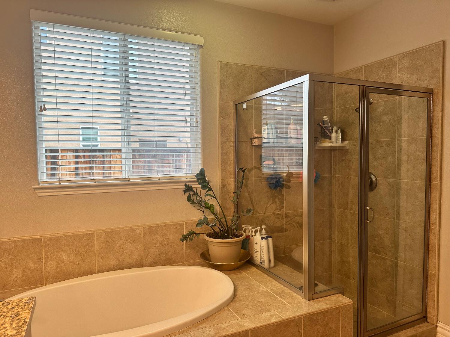 1047 Maine Ave, Clovis, CA 93619