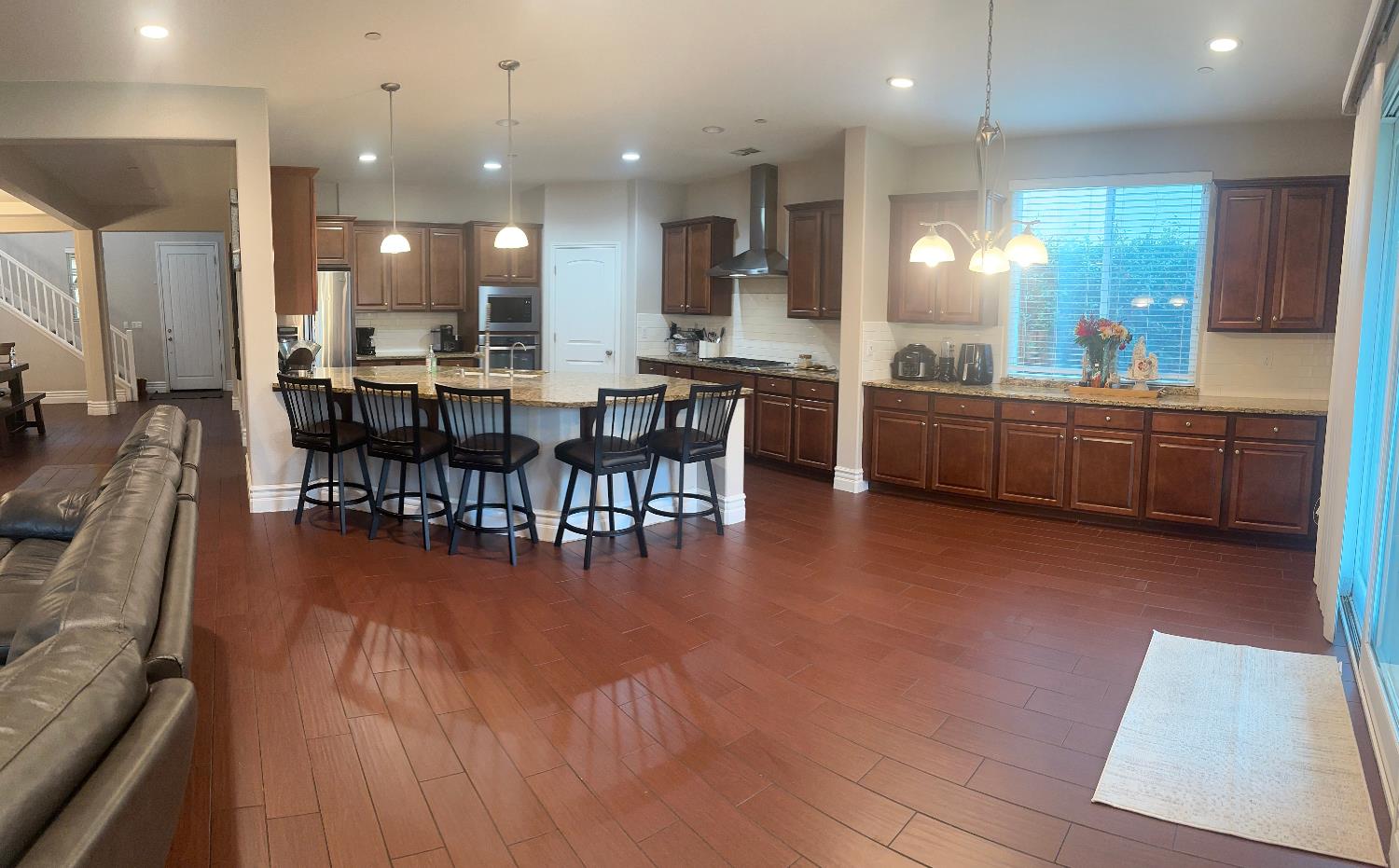 1047 Maine Ave, Clovis, CA 93619