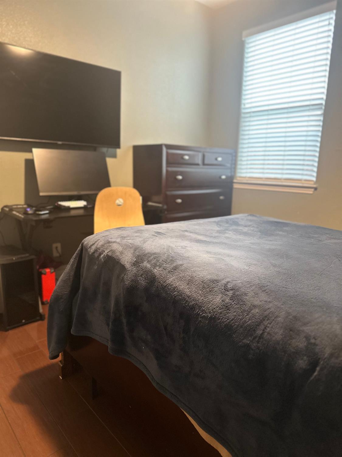 1047 Maine Ave, Clovis, CA 93619