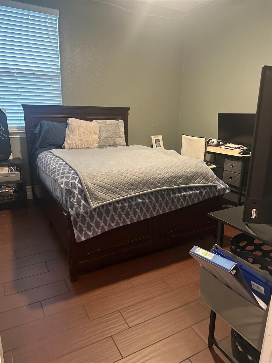 1047 Maine Ave, Clovis, CA 93619