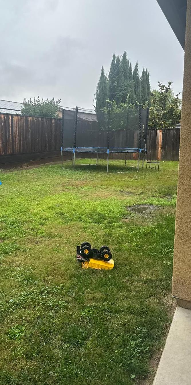 1047 Maine Ave, Clovis, CA 93619