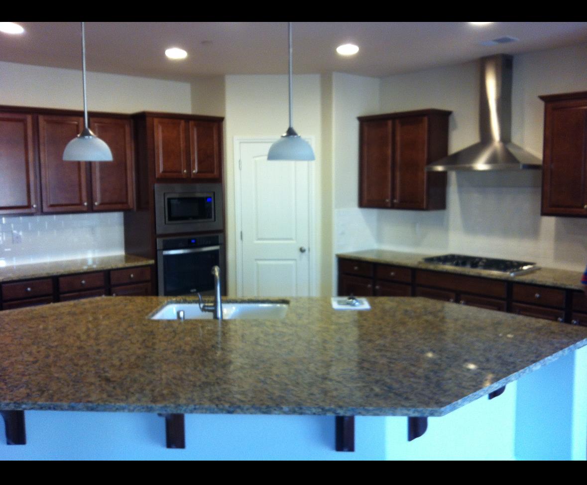 1047 Maine Ave, Clovis, CA 93619