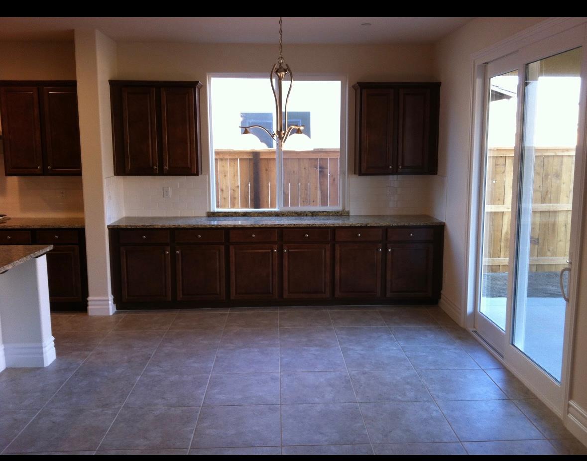 1047 Maine Ave, Clovis, CA 93619