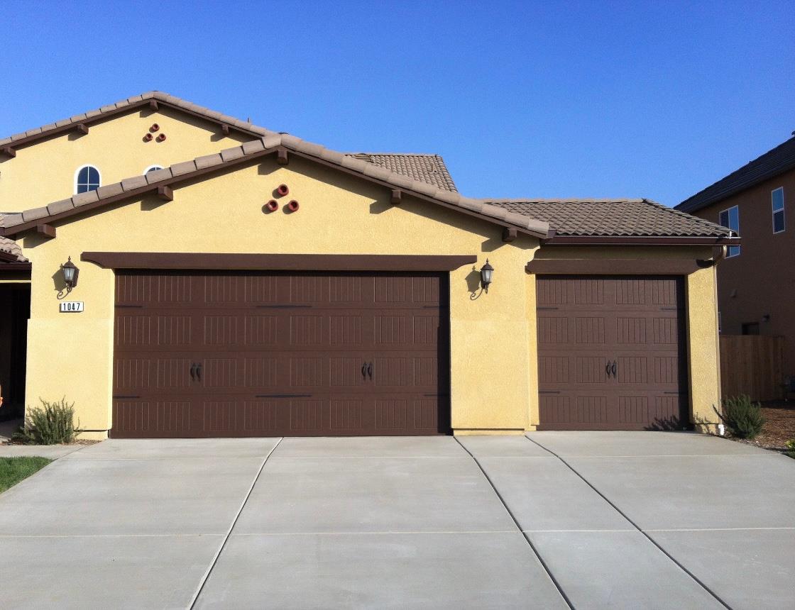 1047 Maine Ave, Clovis, CA 93619