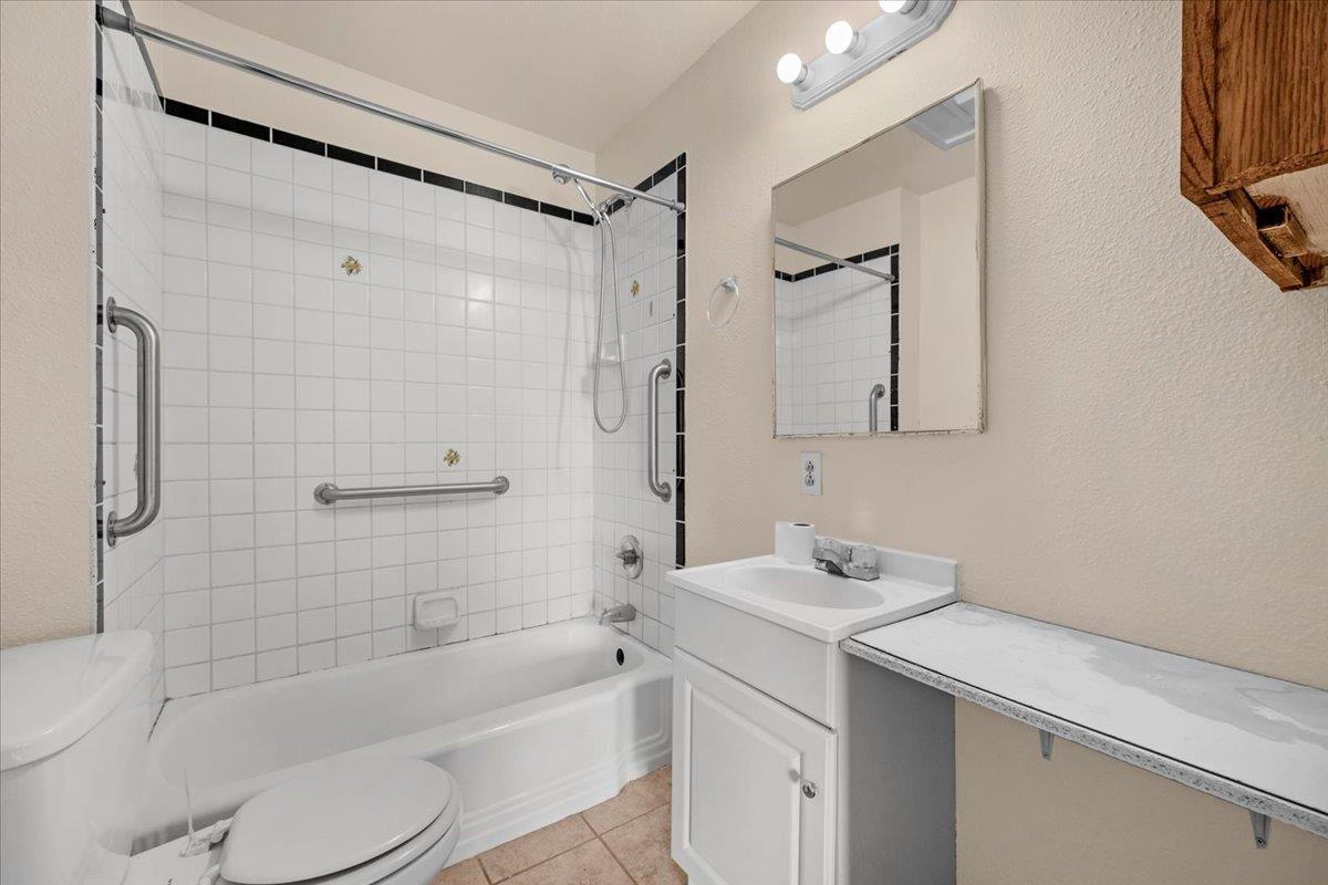 1651 5Th St, Clovis, CA 93611