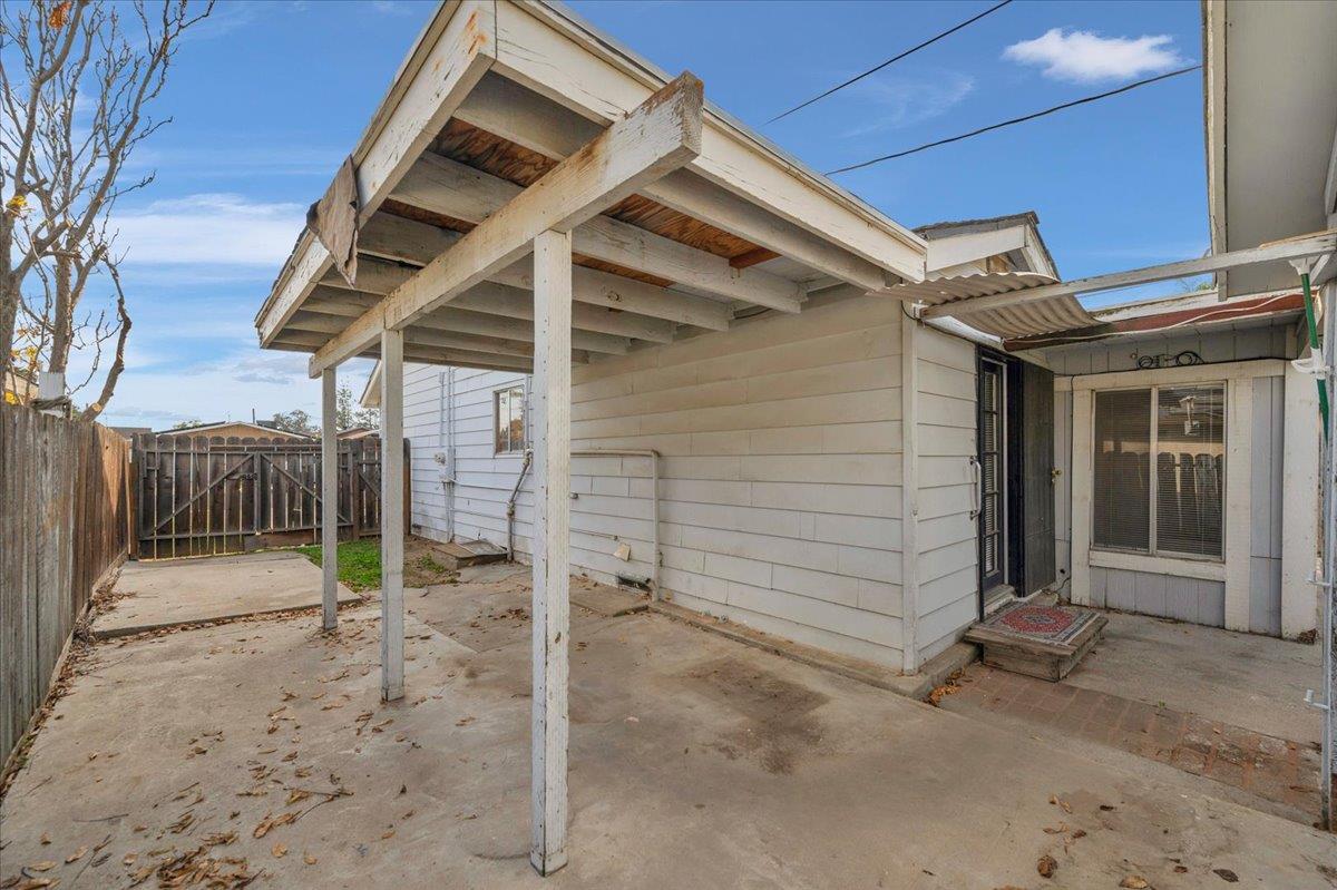 1651 5Th St, Clovis, CA 93611