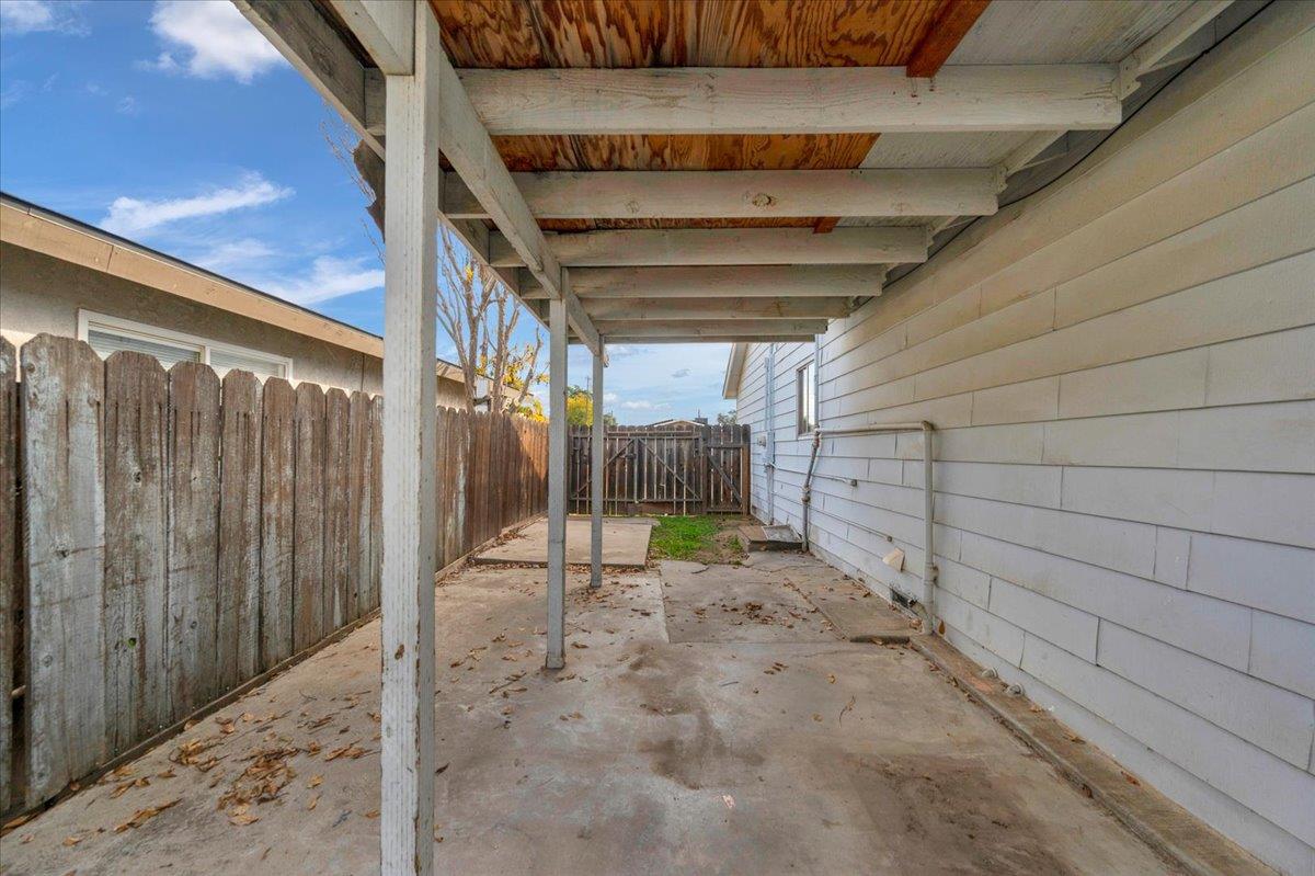 1651 5Th St, Clovis, CA 93611