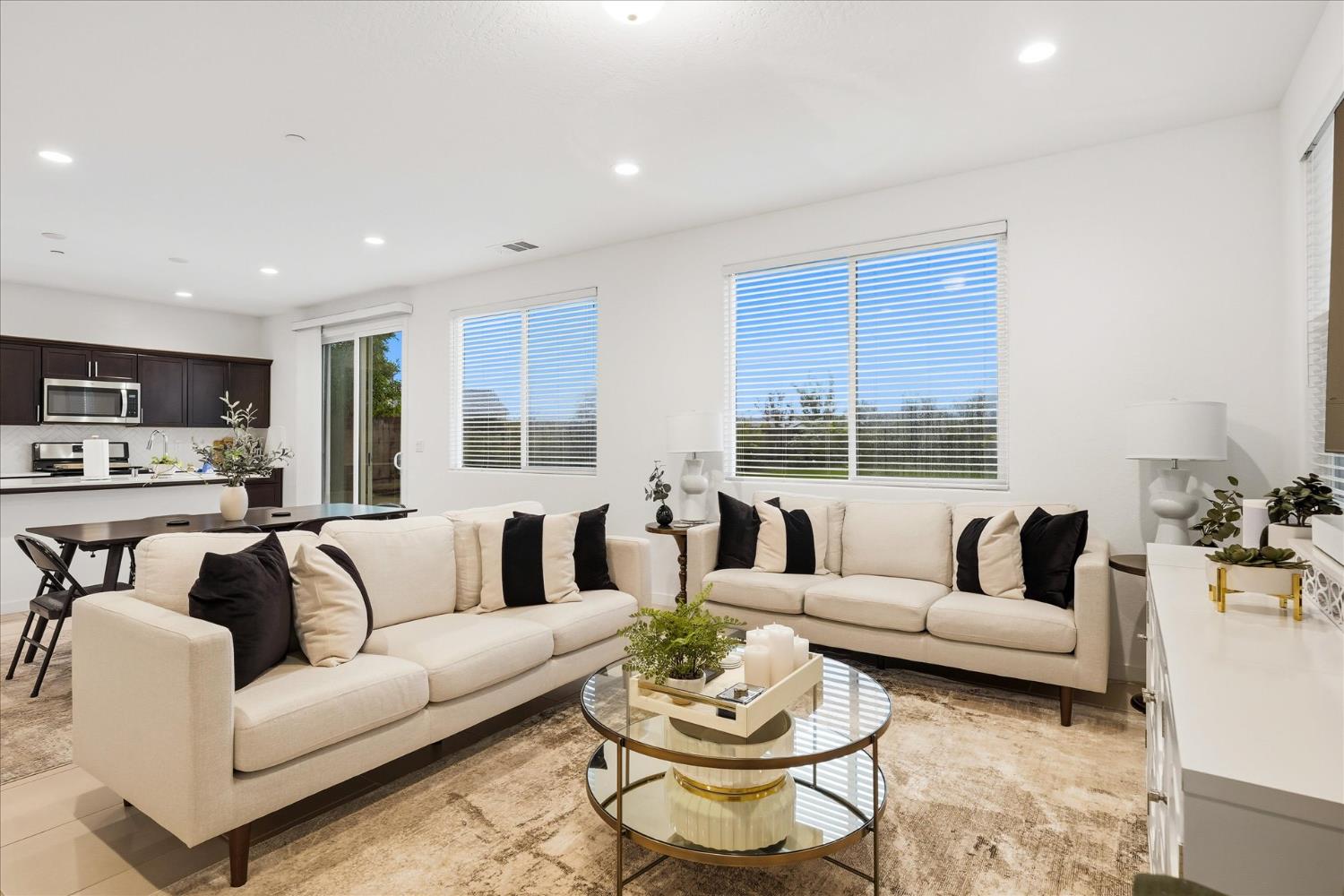 882 Amanecer Ave, Clovis, CA 93619