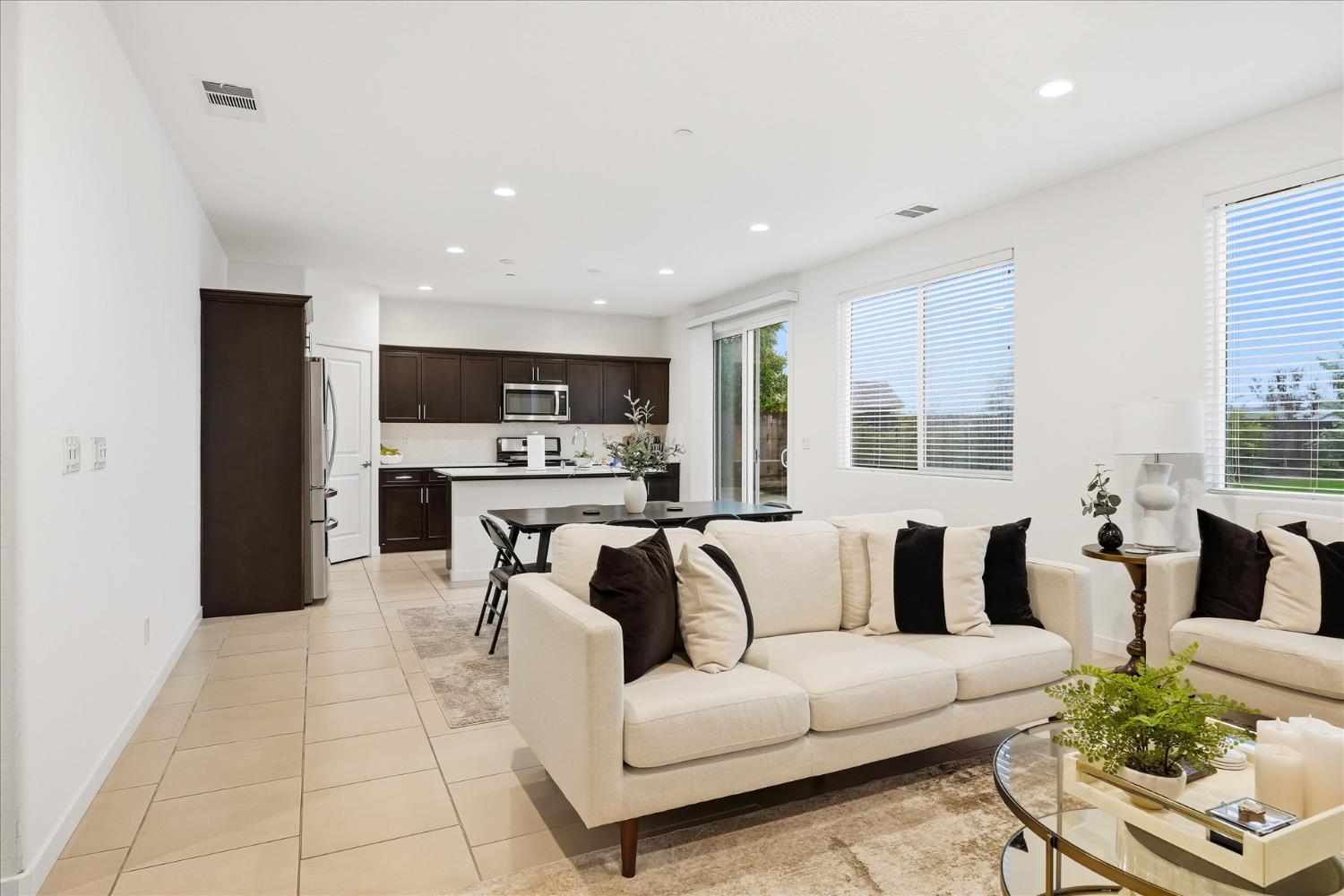 882 Amanecer Ave, Clovis, CA 93619