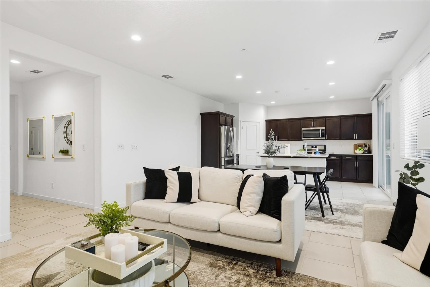 882 Amanecer Ave, Clovis, CA 93619