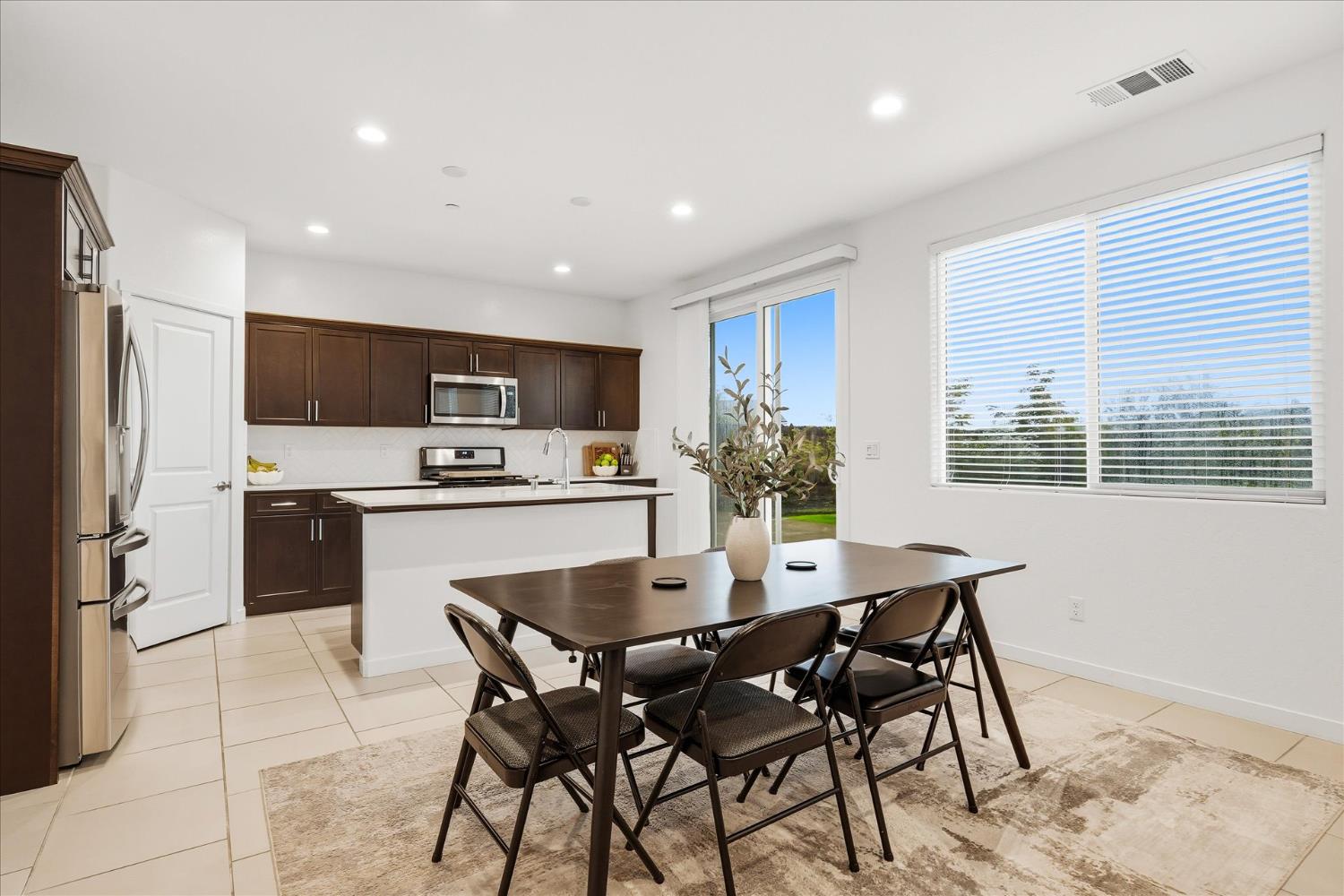 882 Amanecer Ave, Clovis, CA 93619