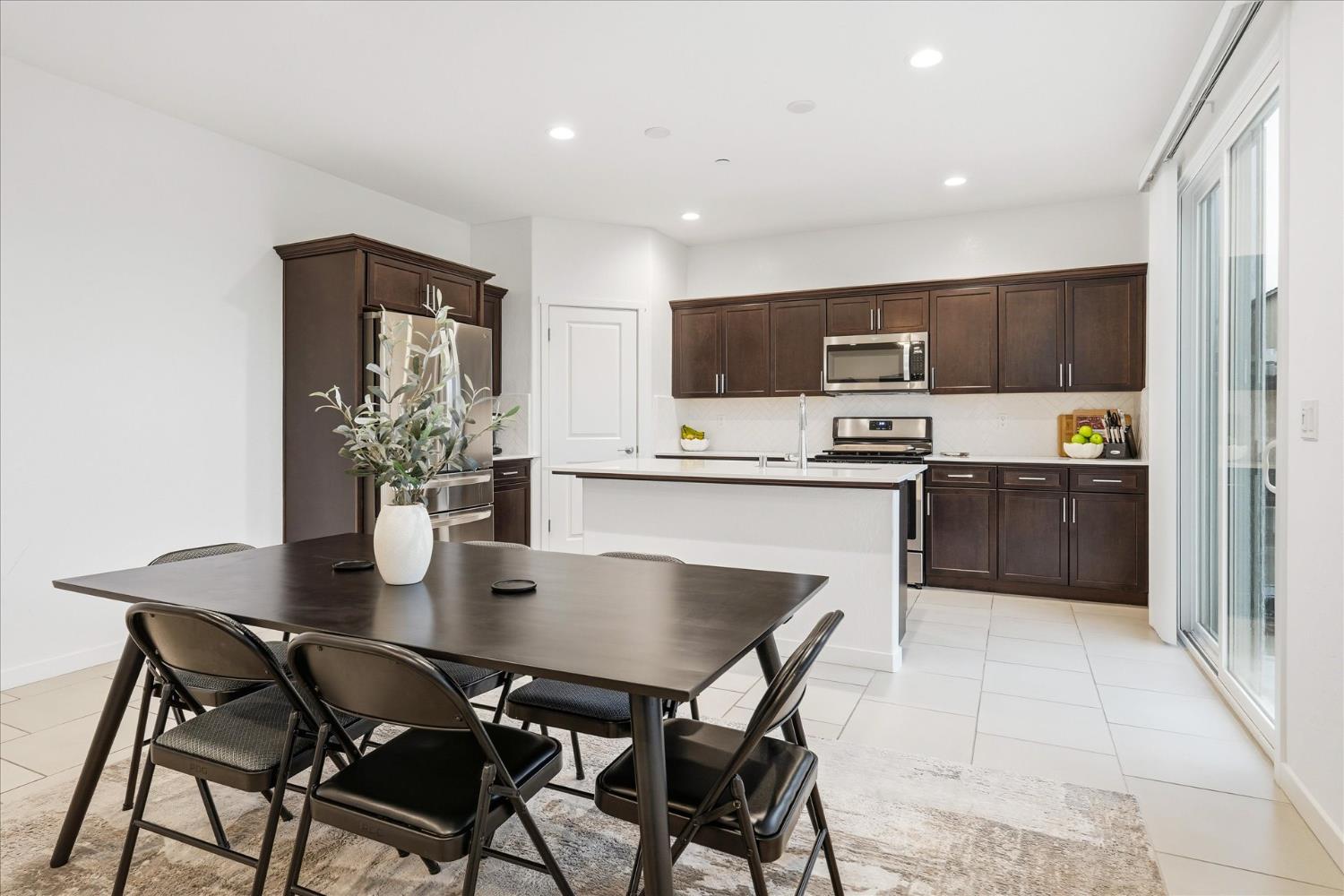 882 Amanecer Ave, Clovis, CA 93619