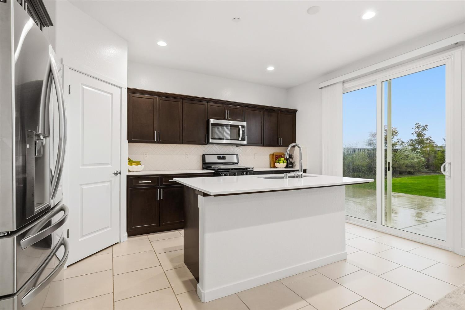 882 Amanecer Ave, Clovis, CA 93619