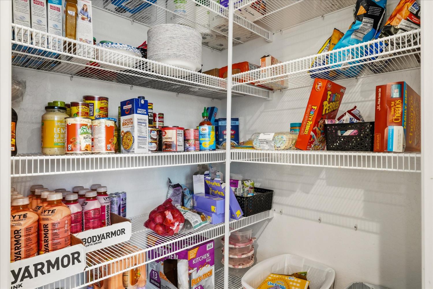 882 Amanecer Ave, Clovis, CA 93619