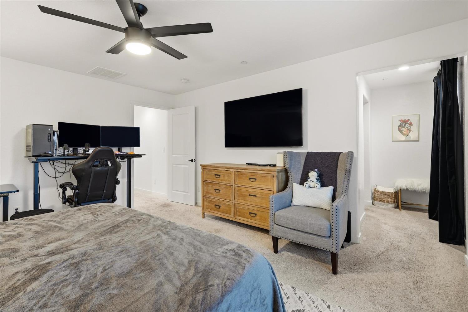 882 Amanecer Ave, Clovis, CA 93619