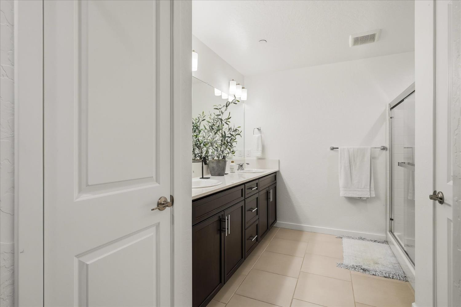 882 Amanecer Ave, Clovis, CA 93619