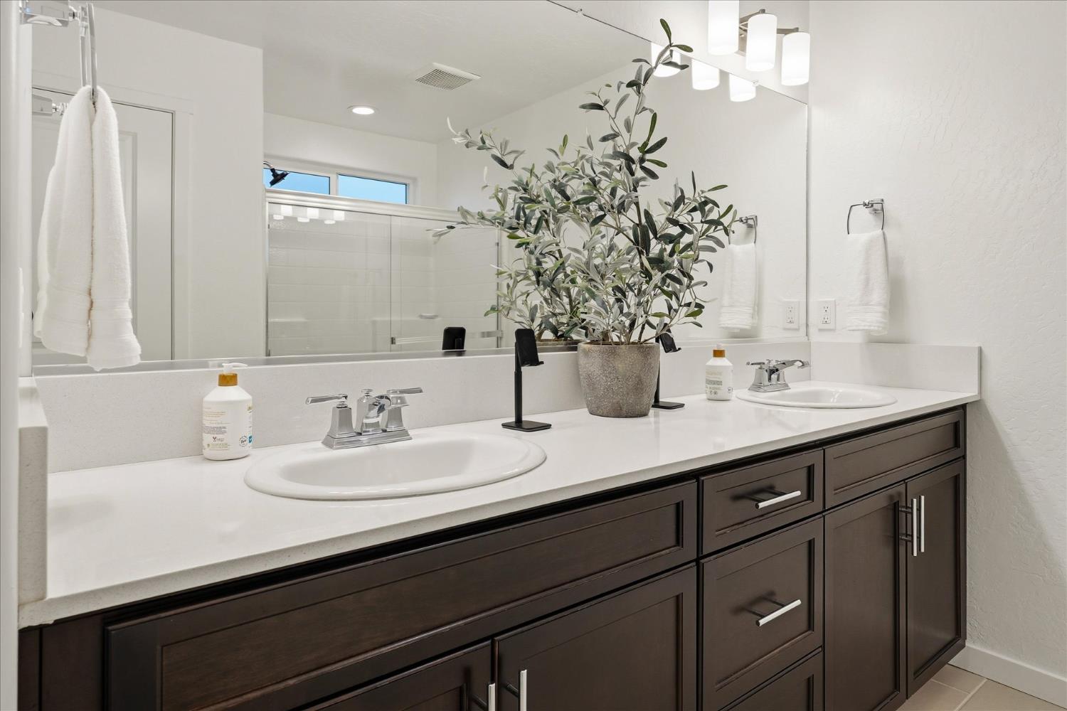 882 Amanecer Ave, Clovis, CA 93619