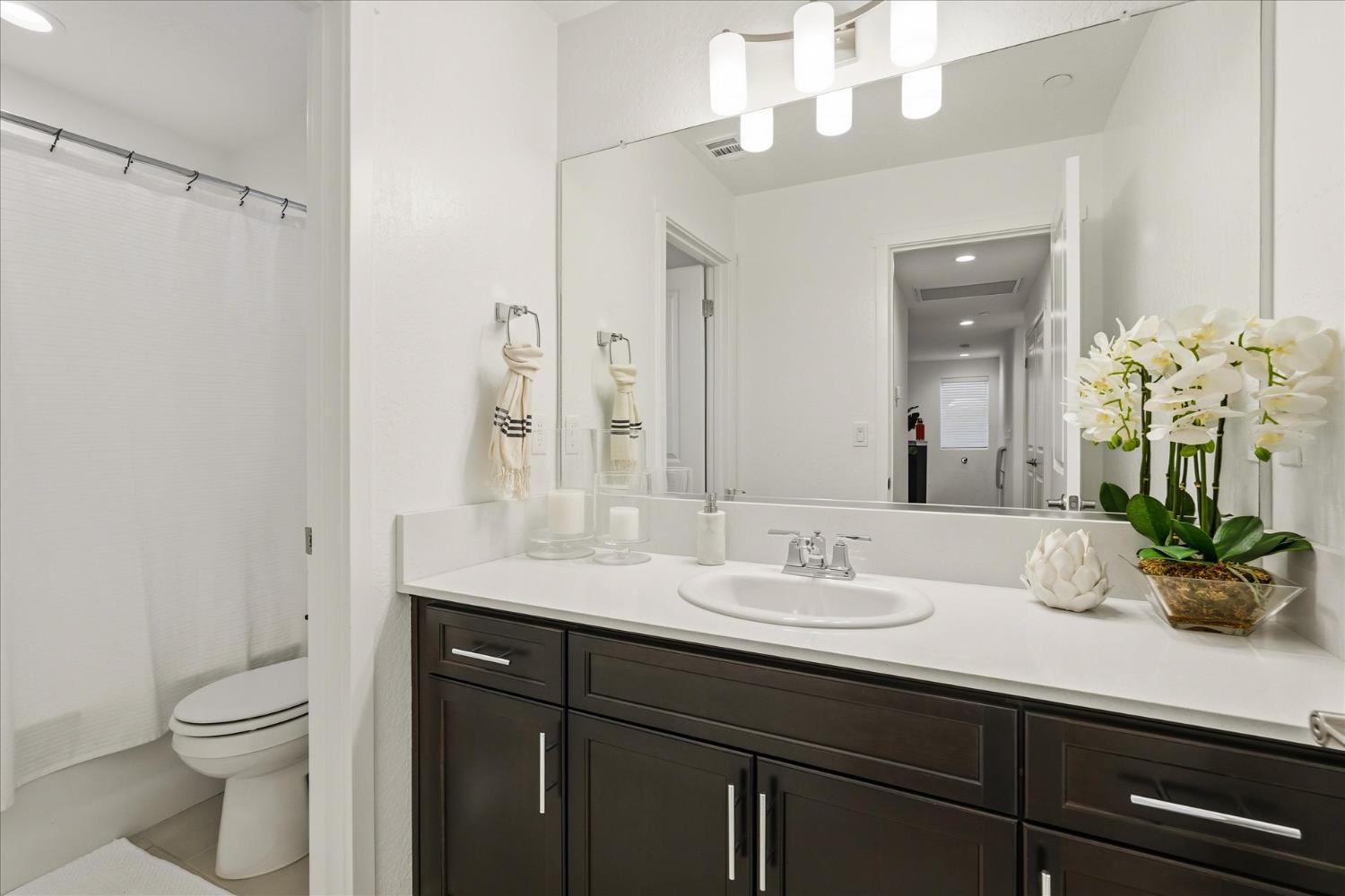 882 Amanecer Ave, Clovis, CA 93619