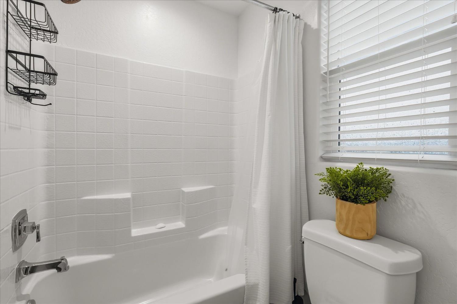 882 Amanecer Ave, Clovis, CA 93619