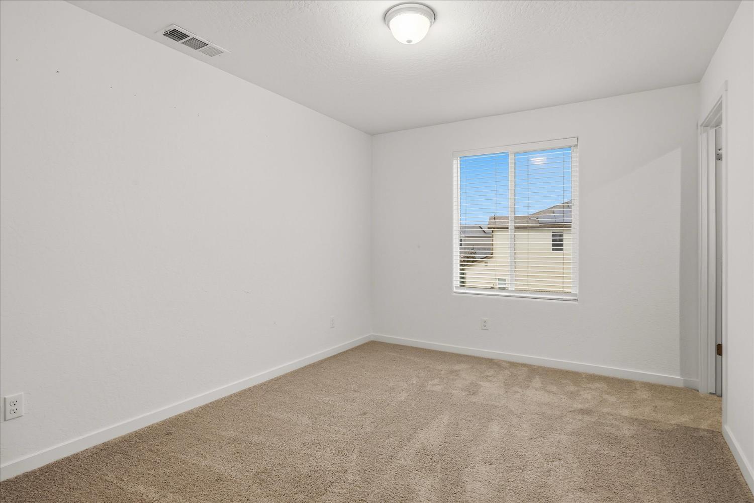 882 Amanecer Ave, Clovis, CA 93619