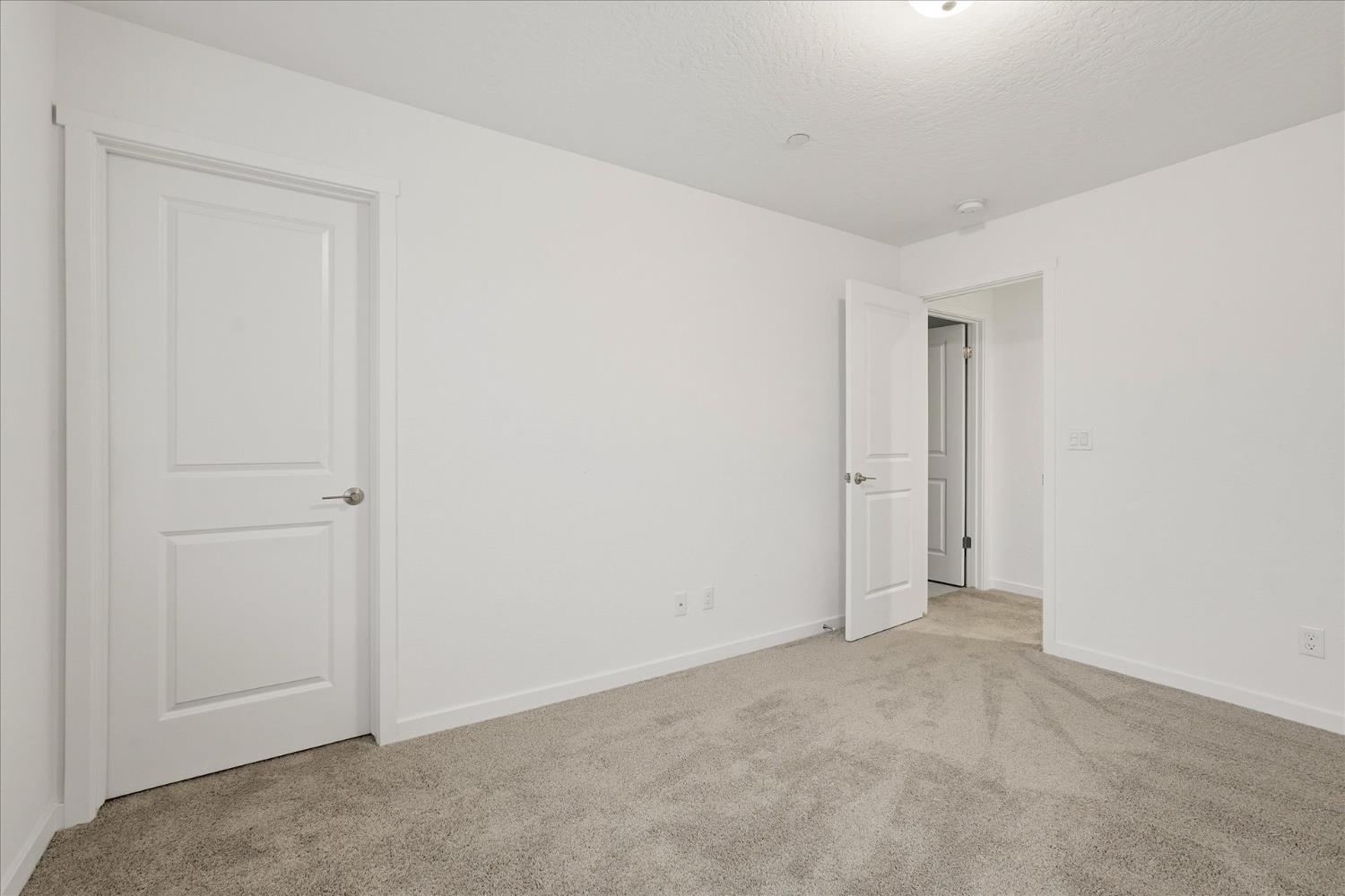 882 Amanecer Ave, Clovis, CA 93619