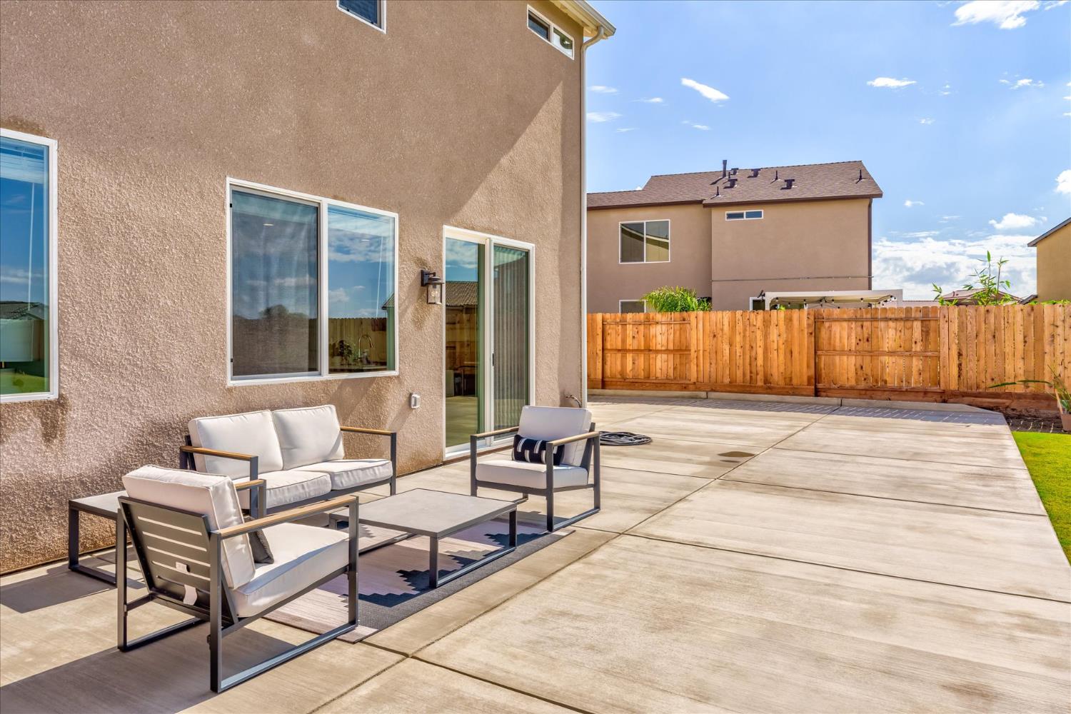 882 Amanecer Ave, Clovis, CA 93619