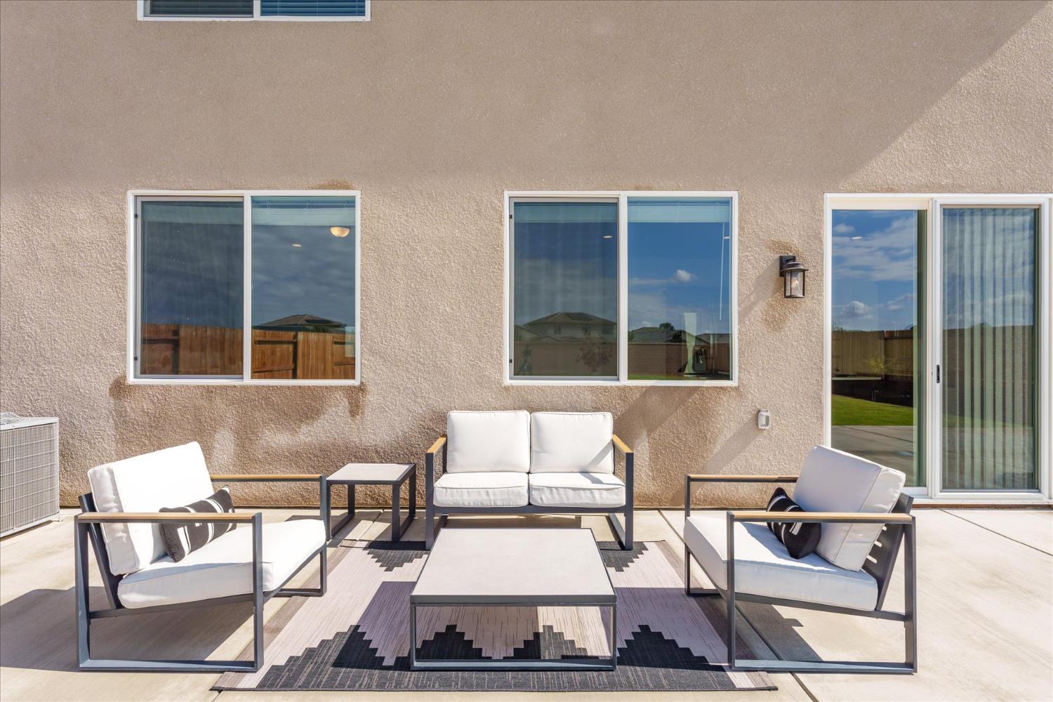 882 Amanecer Ave, Clovis, CA 93619