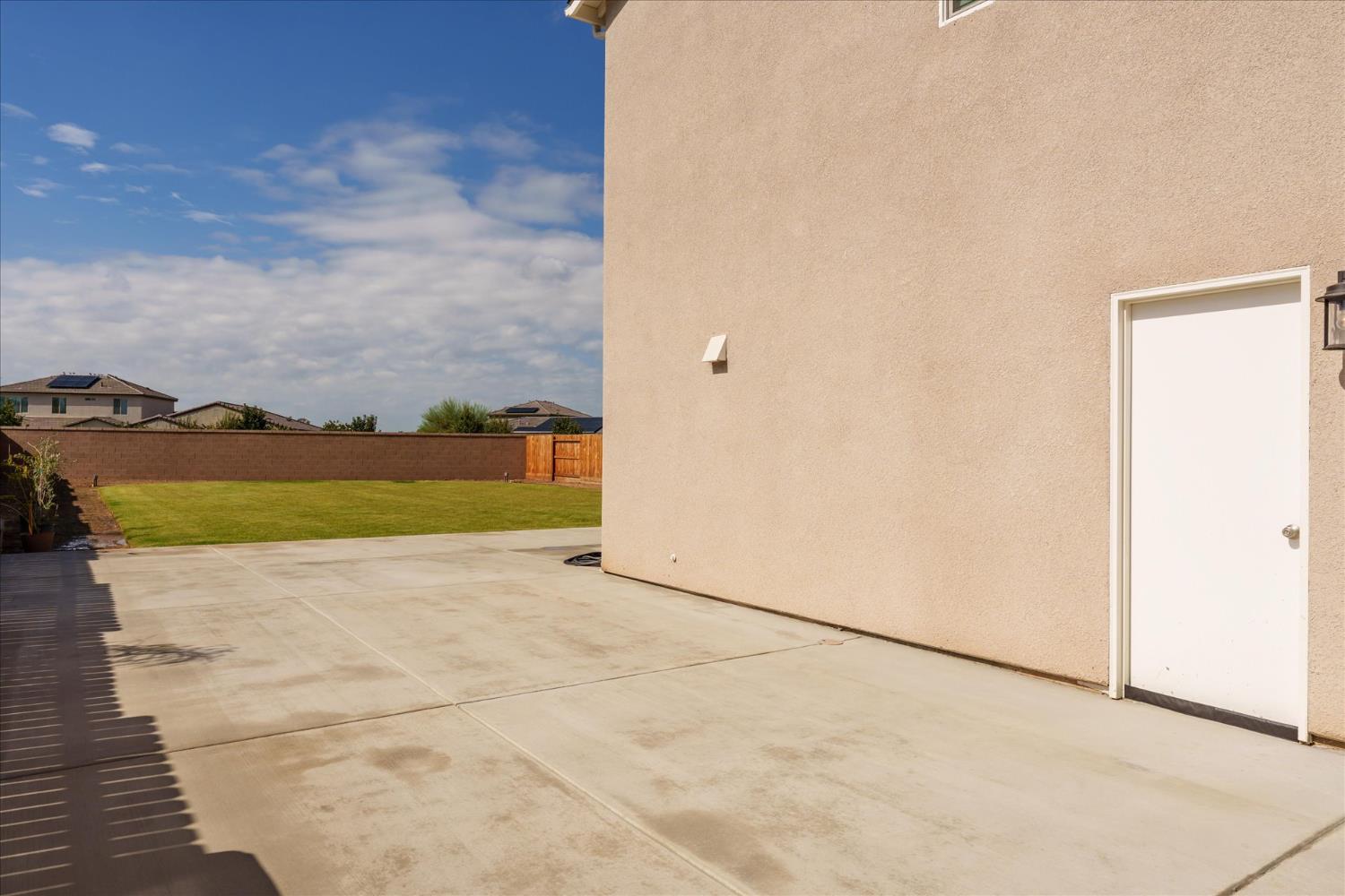 882 Amanecer Ave, Clovis, CA 93619