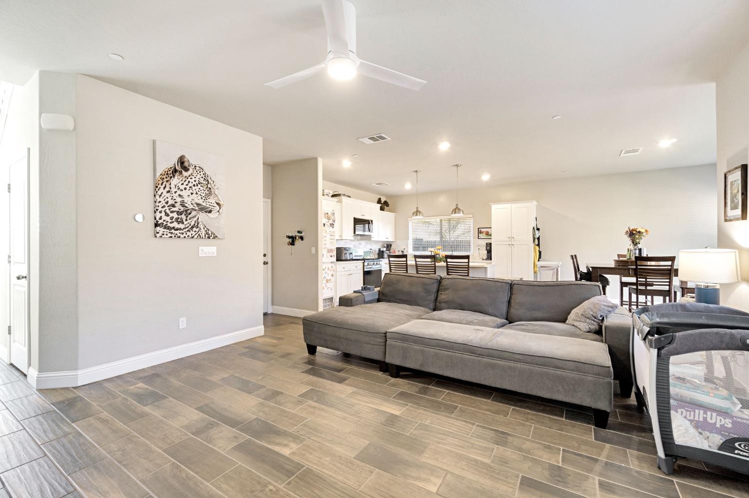 2625 Las Rosas Ave, Clovis, CA 93619