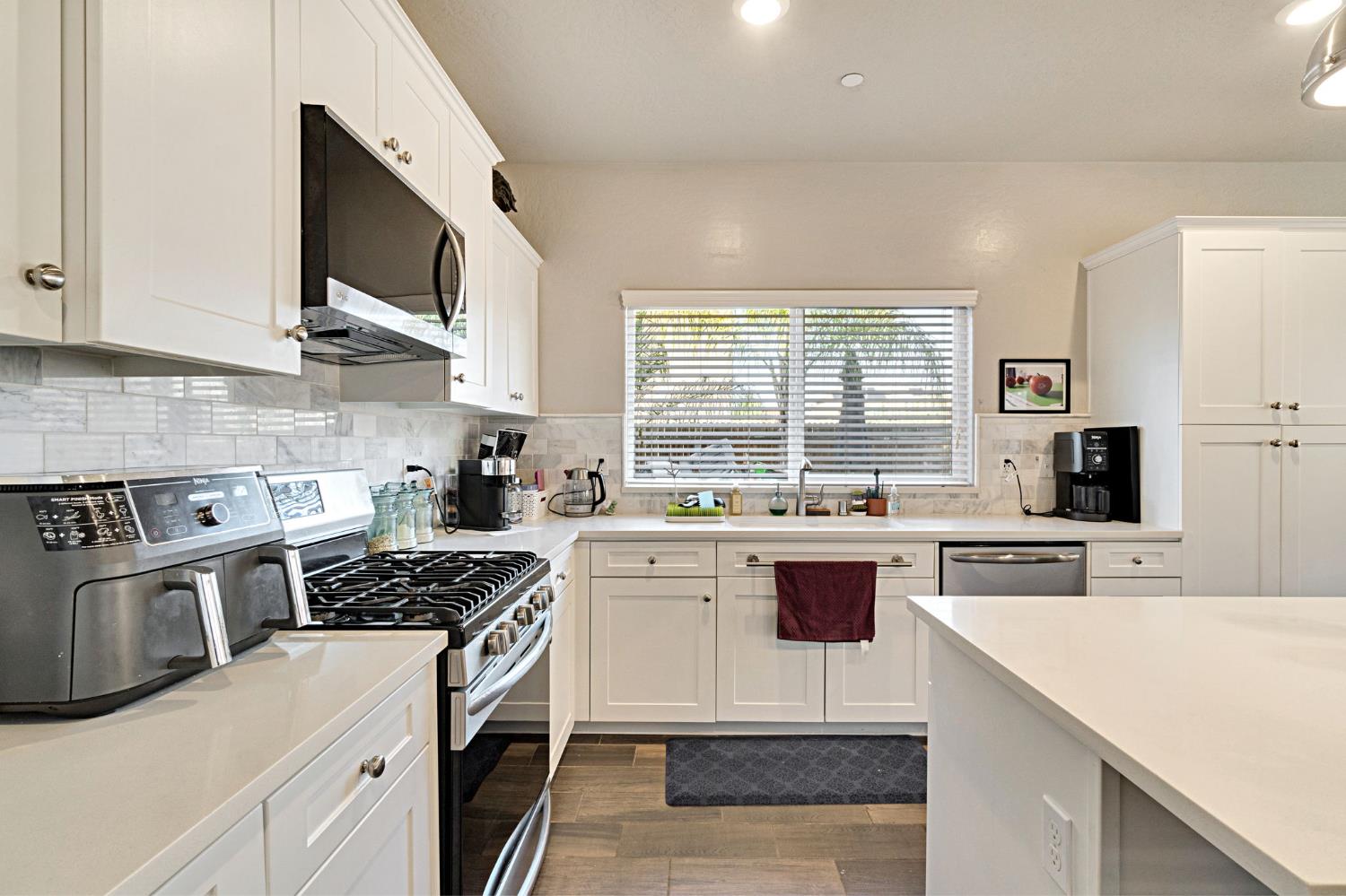 2625 Las Rosas Ave, Clovis, CA 93619