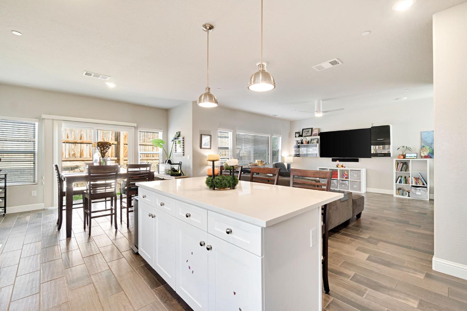 2625 Las Rosas Ave, Clovis, CA 93619