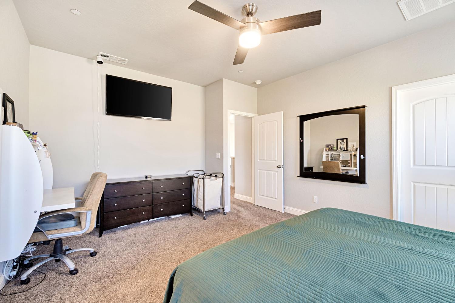 2625 Las Rosas Ave, Clovis, CA 93619