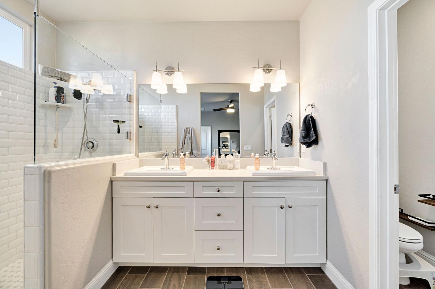 2625 Las Rosas Ave, Clovis, CA 93619