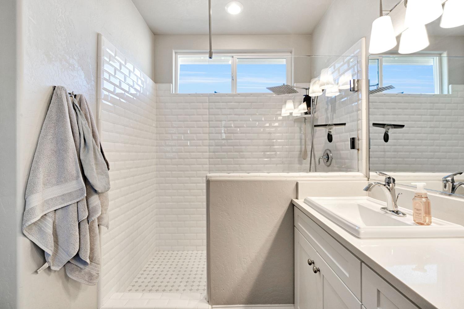 2625 Las Rosas Ave, Clovis, CA 93619