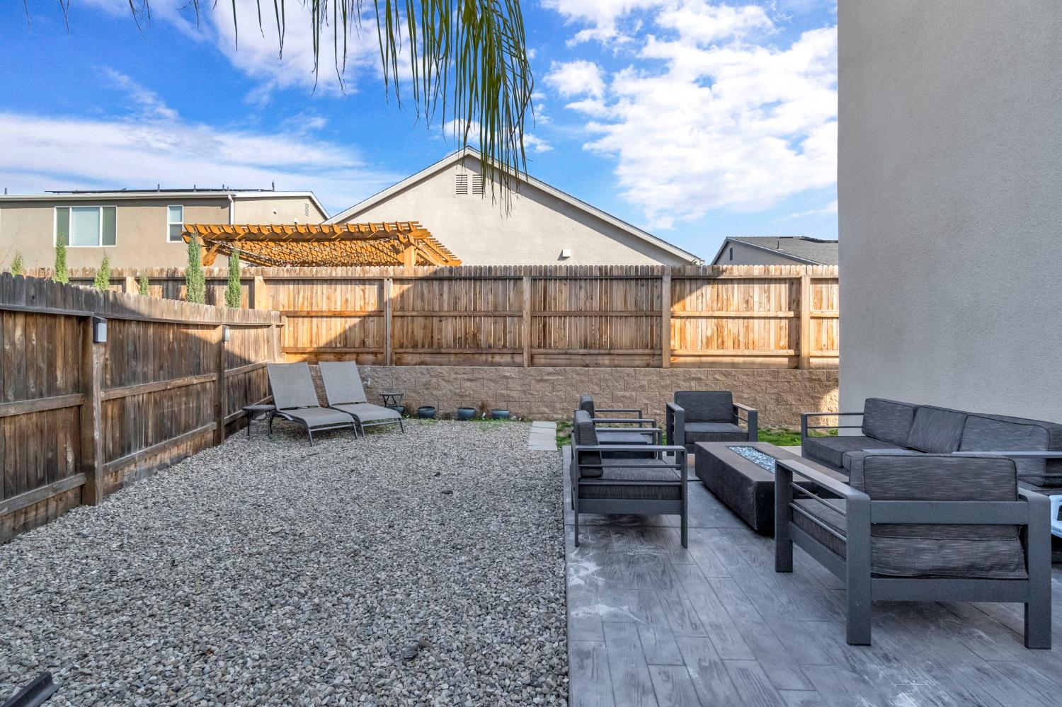 2625 Las Rosas Ave, Clovis, CA 93619