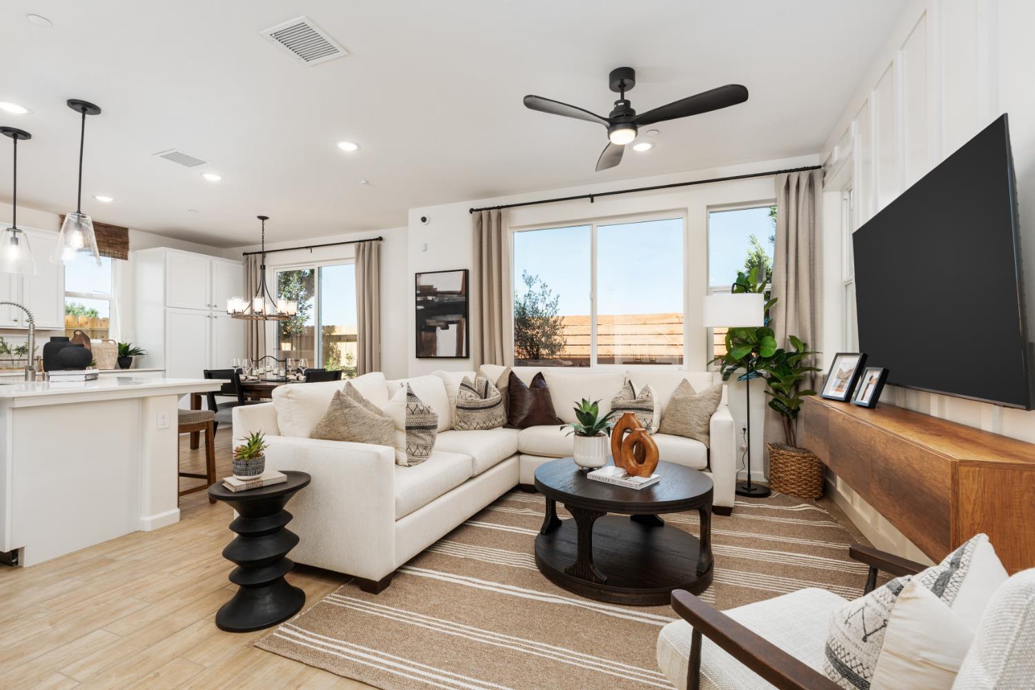 1513 Redbrick Ln, Clovis, CA 93619