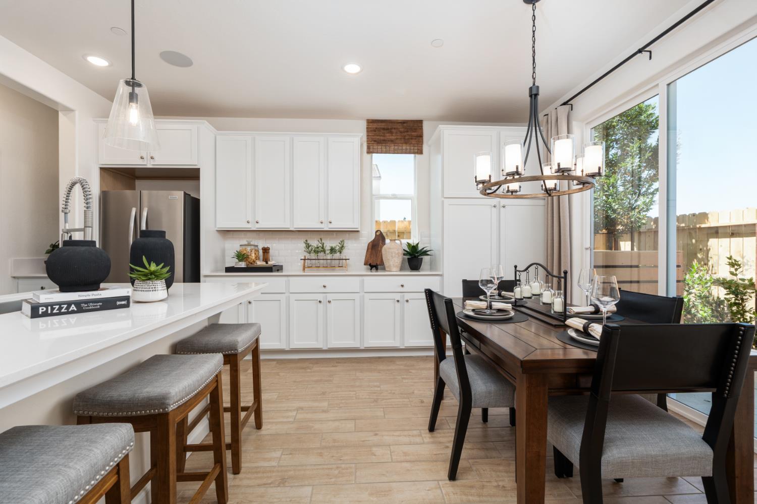 1513 Redbrick Ln, Clovis, CA 93619