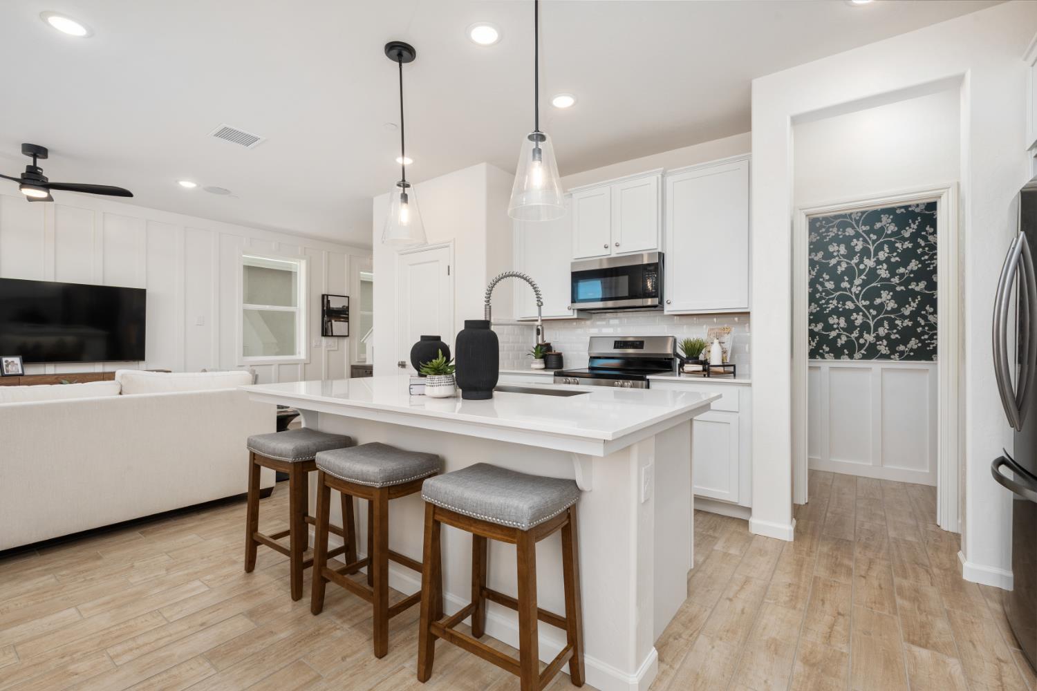 1513 Redbrick Ln, Clovis, CA 93619