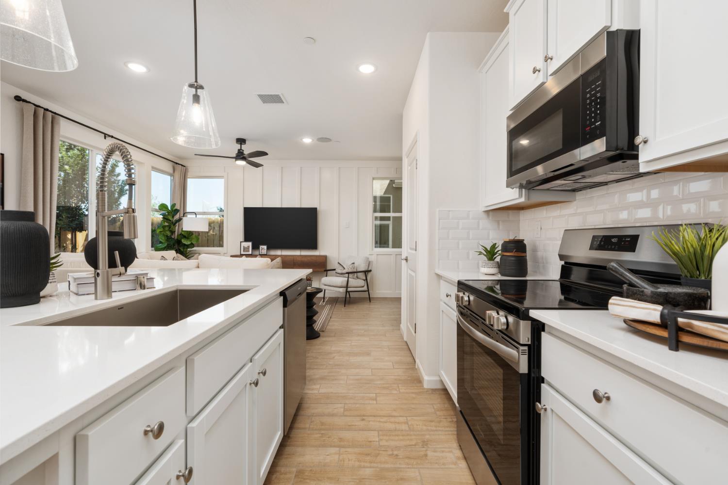 1513 Redbrick Ln, Clovis, CA 93619