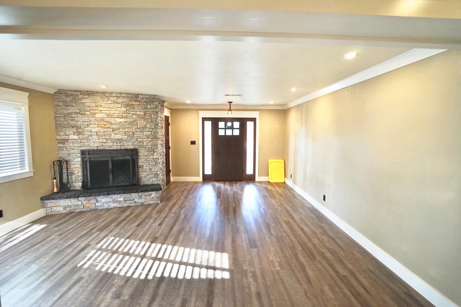 10340 Fowler Ave, Clovis, CA 93619